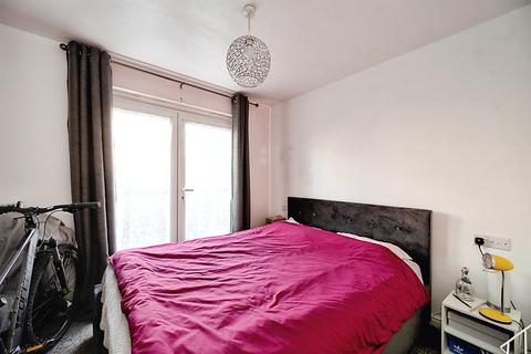 2 bedroom ground floor flat for sale, Little Hackets, Havant