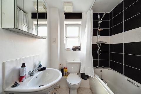 2 bedroom ground floor flat for sale, Little Hackets, Havant