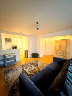 1 bedroom apartment to rent, Leinster Sq