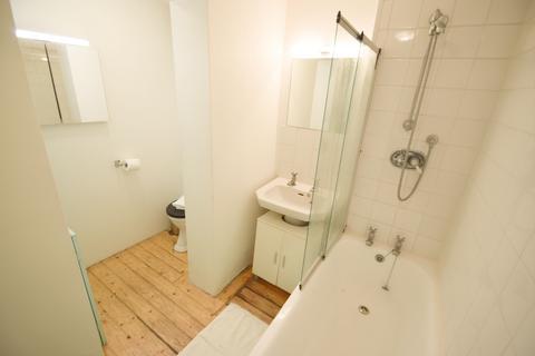 1 bedroom apartment to rent, Leinster Sq