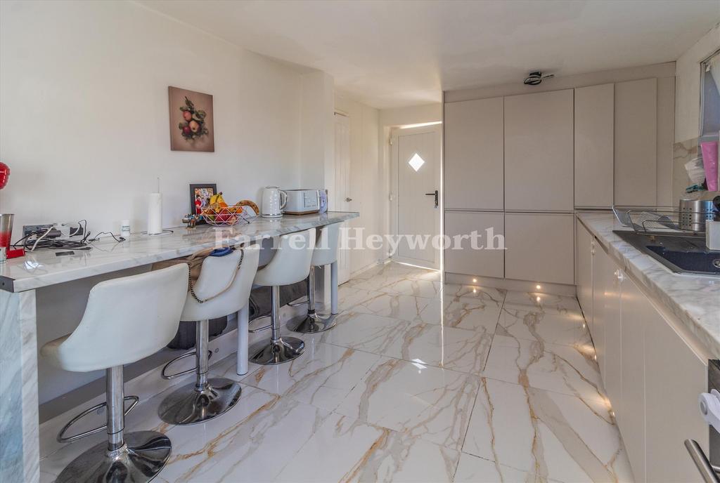 Kitchen image 3