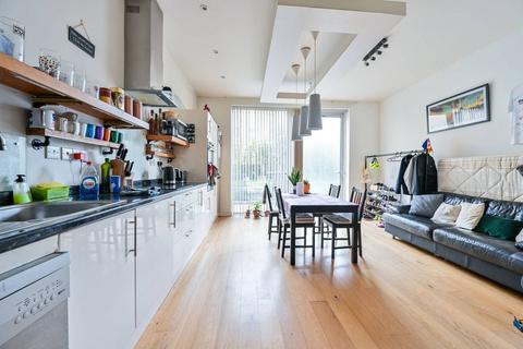 2 bedroom flat to rent, Steedman Street, Elephant and Castle, London, SE17