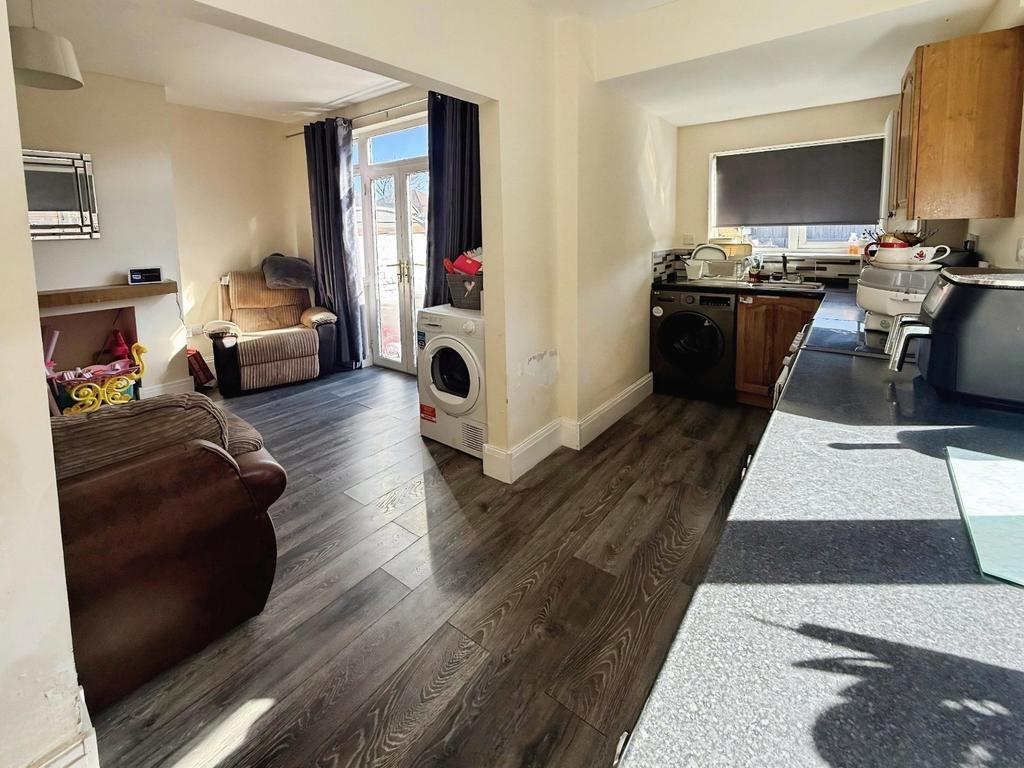 Kitchen/Dining Area