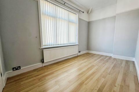 3 bedroom semi-detached house to rent, Grove Street, Stockport SK7