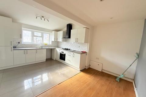 2 bedroom semi-detached house to rent, Cotesmore Gardens, Dagenham RM8