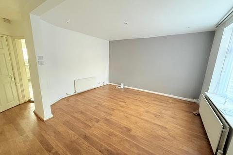 2 bedroom semi-detached house to rent, Cotesmore Gardens, Dagenham RM8