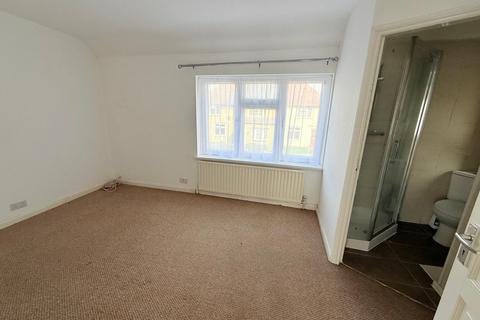 2 bedroom semi-detached house to rent, Cotesmore Gardens, Dagenham RM8