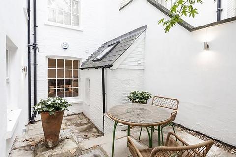 undefined, Fitzroy Square, Fitzrovia, London W1T