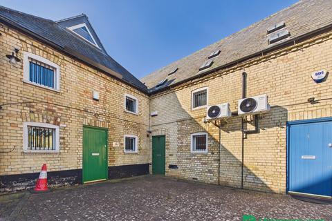Office to rent, 5 Brewers Yard Shefford SG17 5GY
