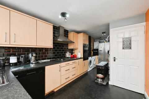 3 bedroom end of terrace house for sale, Upper Mealines, Harlow