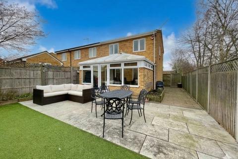 undefined, Weldon Close, Luton, Bedfordshire, LU2 9TS