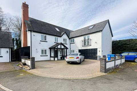 undefined, Carriage Close, Hale Village, L24