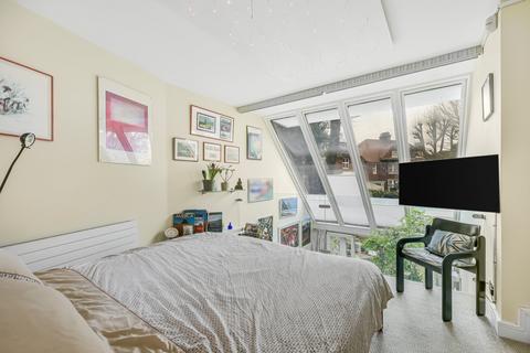 2 bedroom flat to rent, Rosecroft Avenue, London