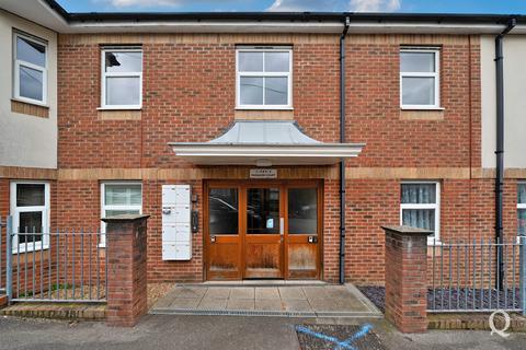 2 bedroom apartment for sale, Hythe Road, Milton Regis, Sittingbourne, Kent, ME10