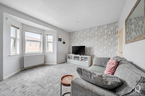 2 bedroom apartment for sale, Hythe Road, Milton Regis, Sittingbourne, Kent, ME10