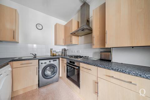 2 bedroom apartment for sale, Hythe Road, Milton Regis, Sittingbourne, Kent, ME10
