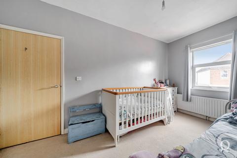 2 bedroom apartment for sale, Hythe Road, Milton Regis, Sittingbourne, Kent, ME10