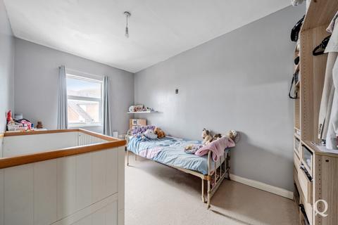 2 bedroom apartment for sale, Hythe Road, Milton Regis, Sittingbourne, Kent, ME10
