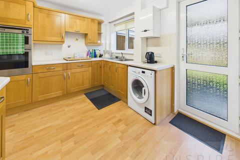 3 bedroom terraced house to rent, Forester Road, Crawley RH10