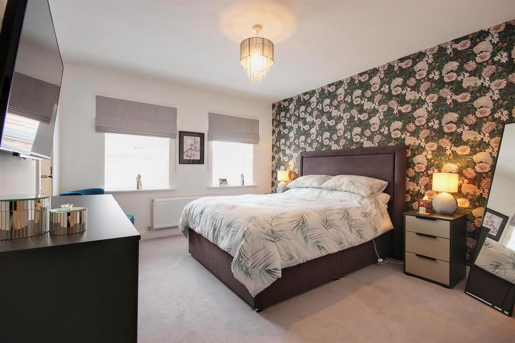 Master bedroom (front)