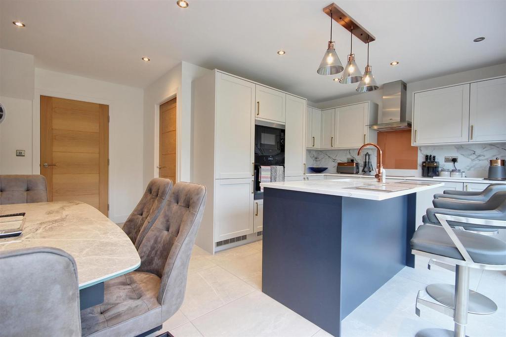 Dining kitchen