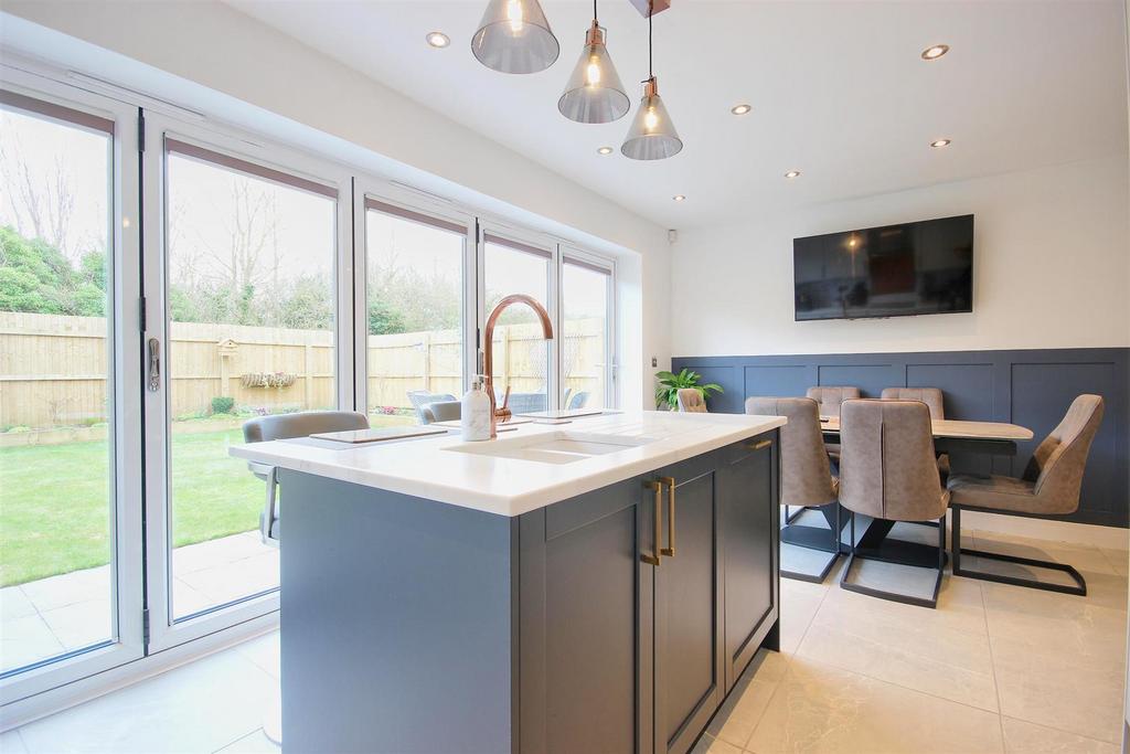 Dining kitchen
