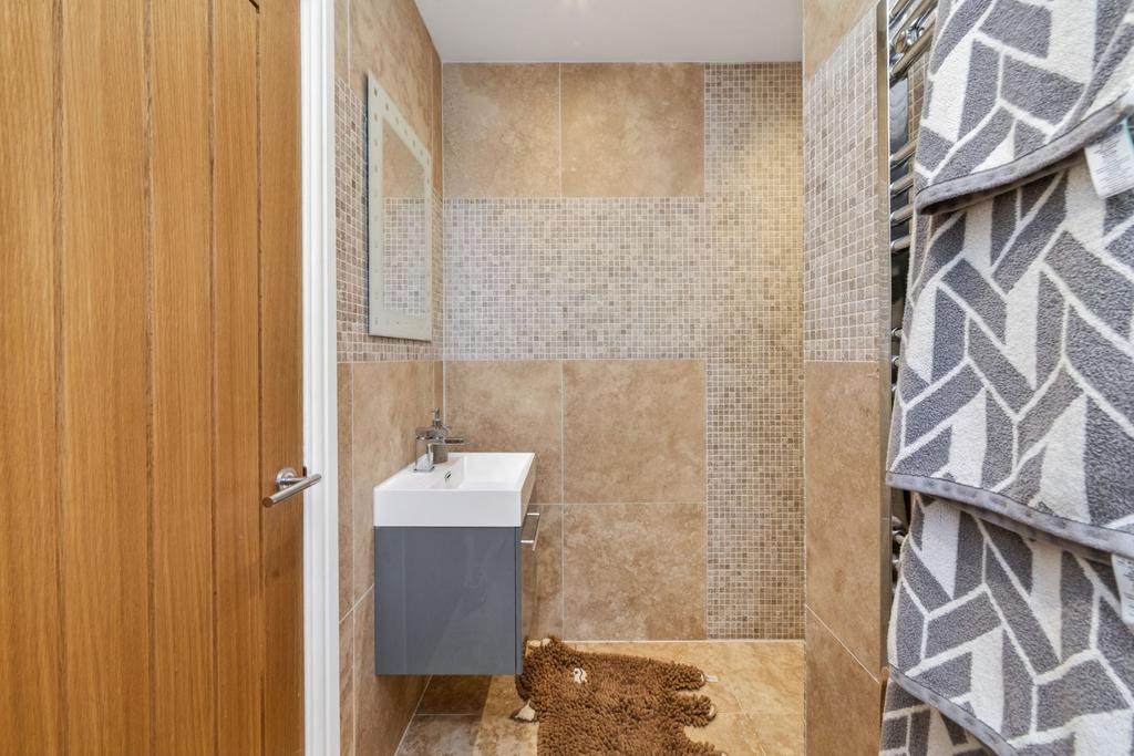 En suite to bedroom one