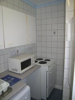 Studio to rent, Sydney Road, London N8
