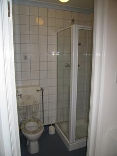 Studio to rent, Sydney Road, London N8