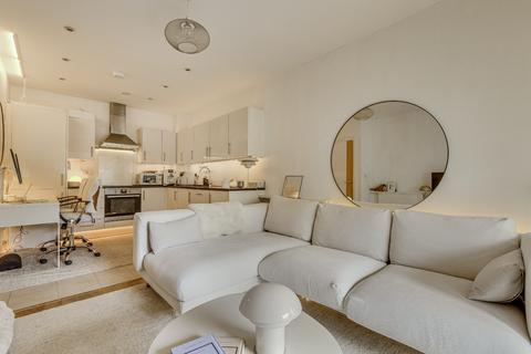 undefined, Needham Court, Blagrove Road, Teddington, Middlesex