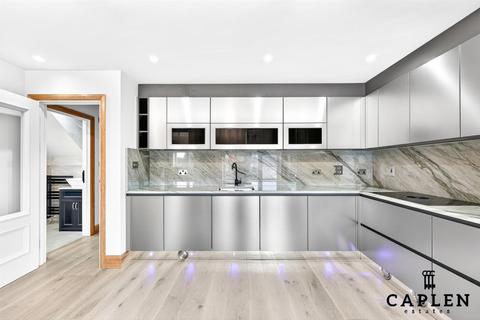 3 bedroom flat for sale, New North Road, Ilford