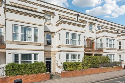 2 bedroom flat for sale, Barnes High Street, Barnes, London