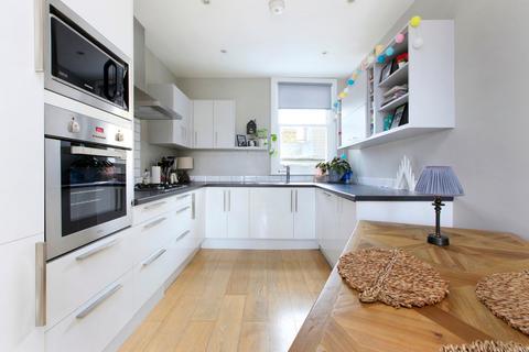 3 bedroom flat for sale, Webbs Road, Battersea, London