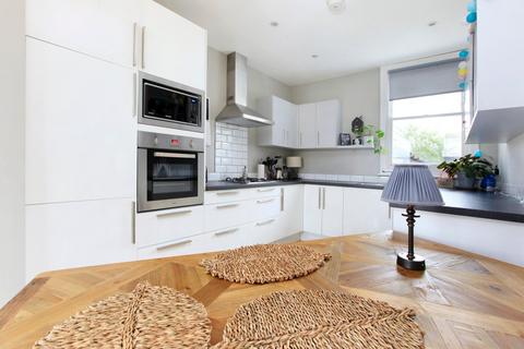 3 bedroom flat for sale, Webbs Road, Battersea, London