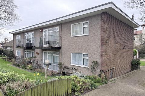 2 bedroom flat to rent, Minnis Road, Birchington
