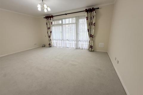 2 bedroom flat to rent, Minnis Road, Birchington