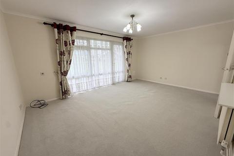 2 bedroom flat to rent, Minnis Road, Birchington