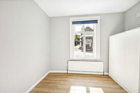 4 bedroom semi-detached house to rent, Lower Road, Harrow HA2