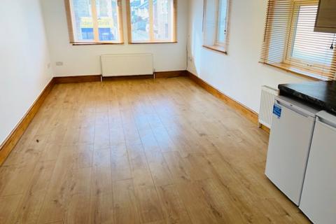undefined, Wallington SM6