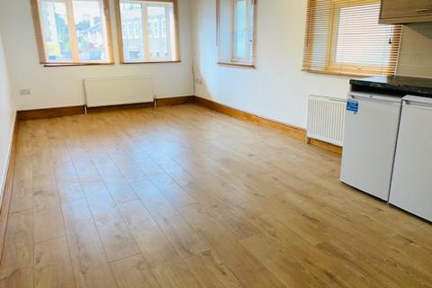 undefined, Wallington SM6
