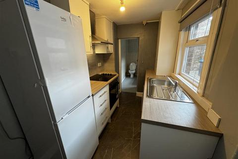 3 bedroom terraced house to rent, High Street South, Langley Moor