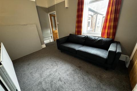 3 bedroom terraced house to rent, High Street South, Langley Moor