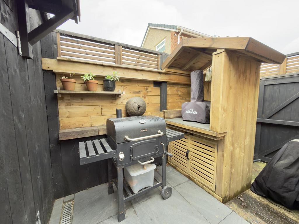 BBQ/Pizza kitchen