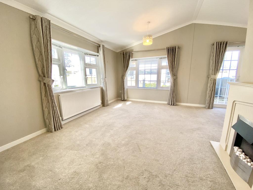 Lounge/Dining Rm