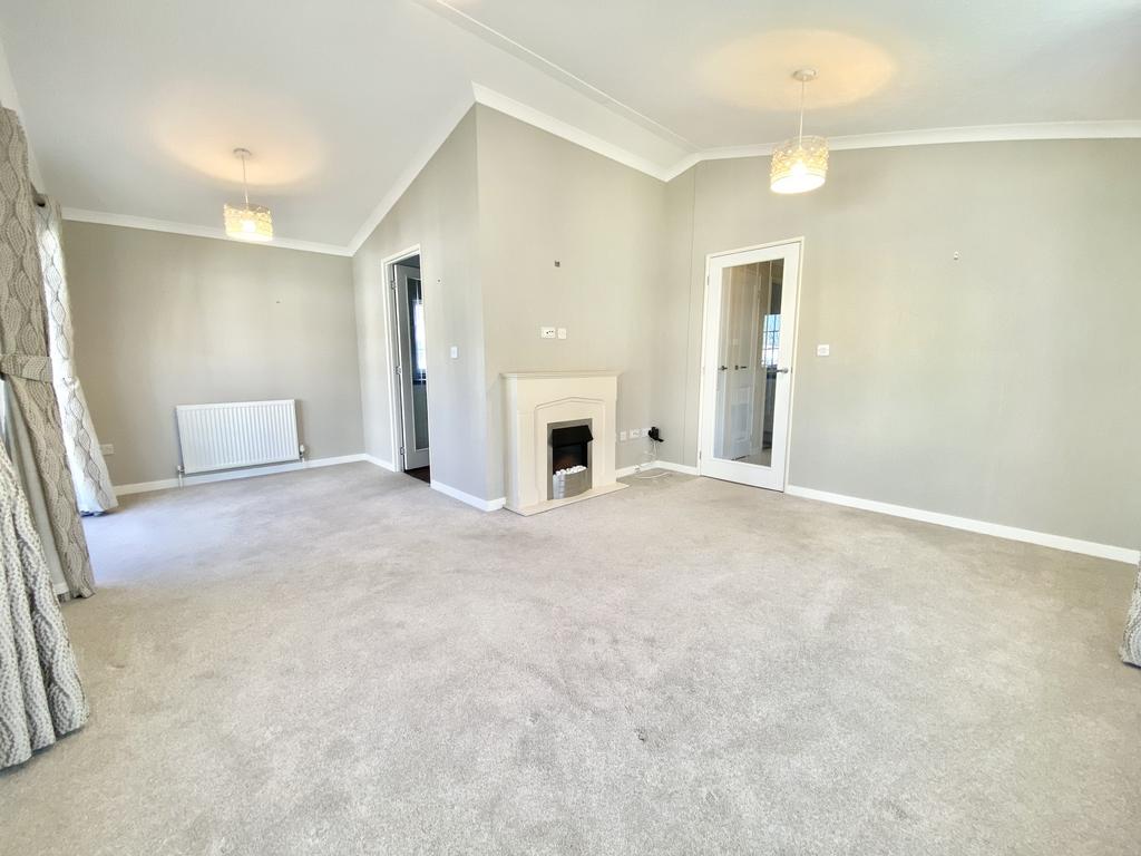 Lounge/Dining Rm