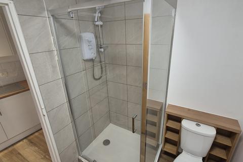 Studio to rent, Military Road, CO1