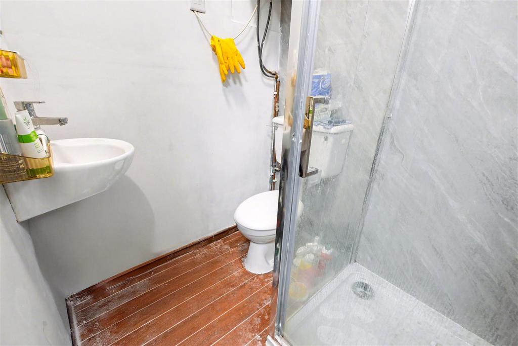 Bed 7 Ensuite (2).jpeg