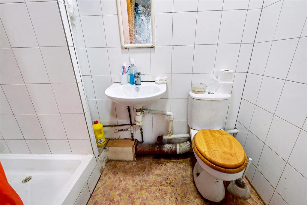 Bed Five Ensuite.jpeg