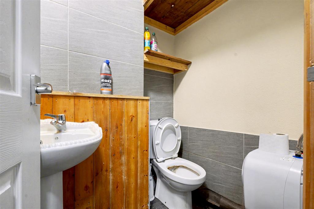Bed Three Ensuite.jpeg
