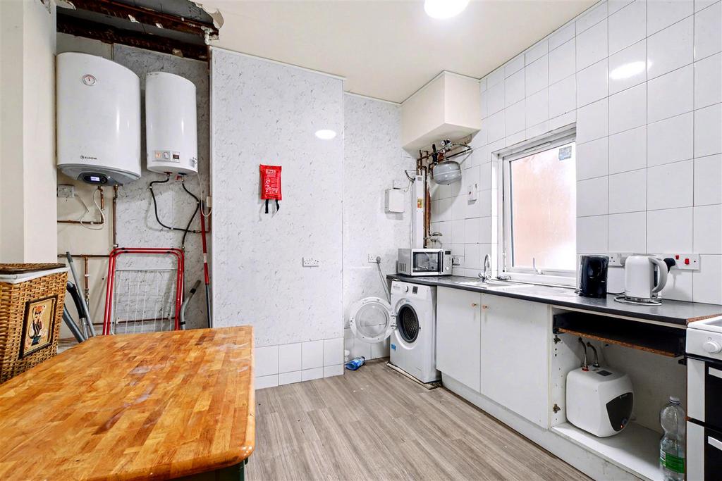 Communal Kitchen (2).jpeg